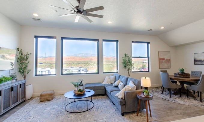 Washington Apartment | Gorgeous Desert Loft in Southern Utah with views, pool, hot tub and firepits.