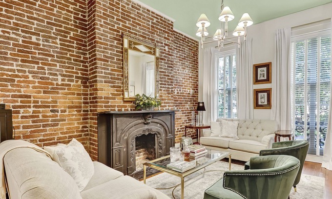 Historic Downtown Savannah Apartment | Gorgeous Designer Apartment, Heated Pool Access