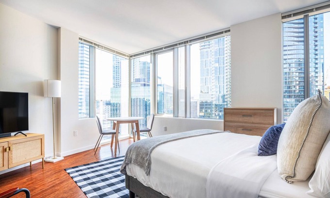 West Bellevue Apartment | Gorgeous Downtown Bellevue Studio w/Gym, W/D, near shops, by Blueground