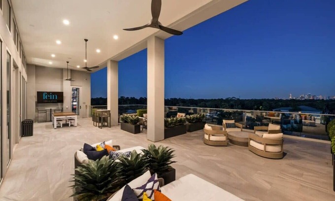 The Galleria Apartment | Gorgeous Fountain View Apartment in the Galleria