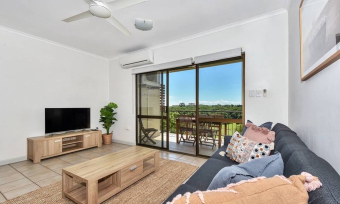 The Gardens Apartment | Gorgeous Golf Course views from top floor