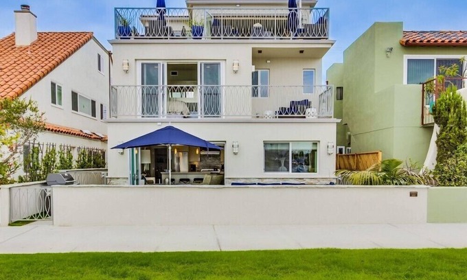 Central Mission Beach Condo | Gorgeous Ground Floor Bayfront