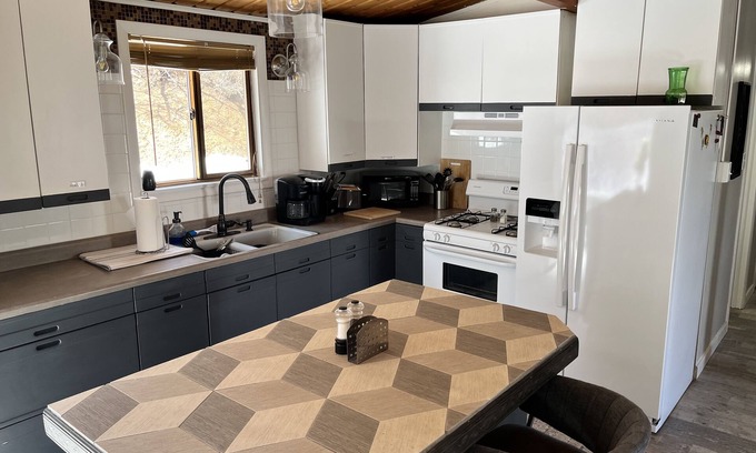 Cascade-Chipita Park House | Gorgeous home that is on the mountainside with beautiful views, backs to blm