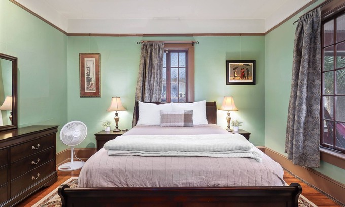 University Heights House | Gorgeous, Historic Downtown Home – Tucked into UF!