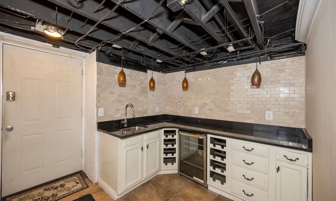 Westwood House | Gorgeous Historic Home on Cincinnati’s West Side! Close to All Major Attractions