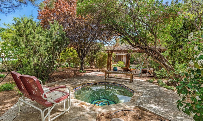 South Capitol House | Gorgeous Historical Santa Fe Home Near Plaza