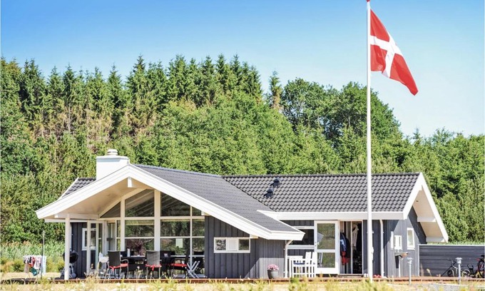 Krejbjerg House | Gorgeous Home In Ejstrupholm With Sauna