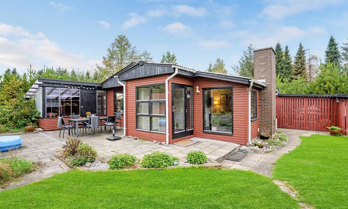 Hou House | Gorgeous home in Hals with WiFi