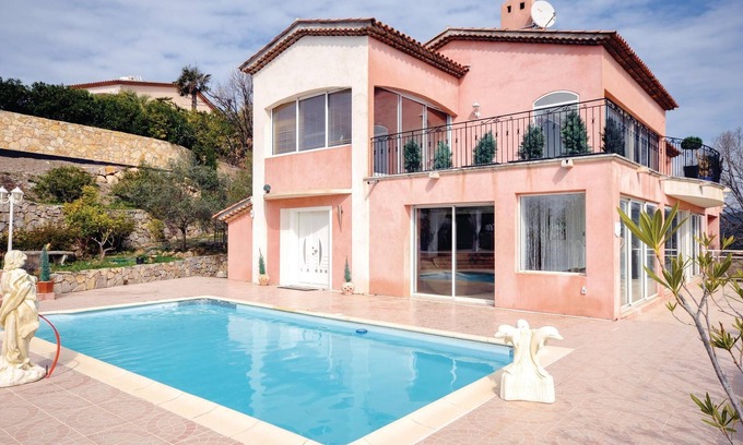 Les Adrets-de-l'Esterel House | Gorgeous home in Les Adrets with WiFi