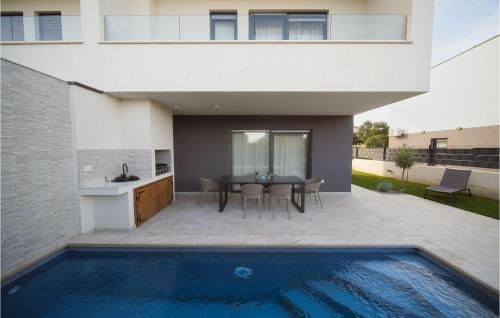 Liznjan House | Gorgeous Home In Liznjan