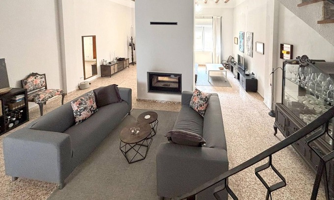 Llauri House | Gorgeous home in Llaurí with WiFi