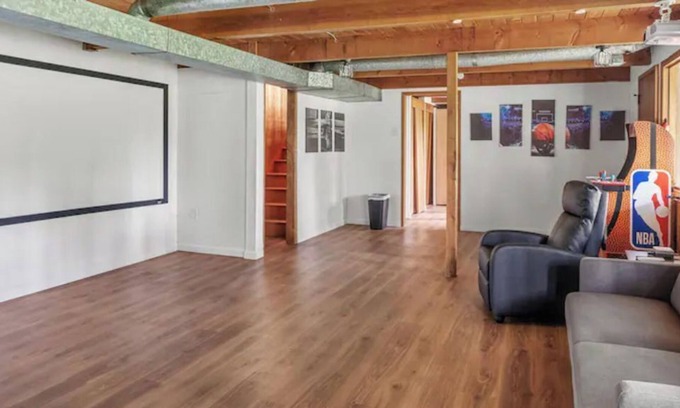 East Renton Highlands House | Gorgeous Home in Maplewood on 3/4 Acre