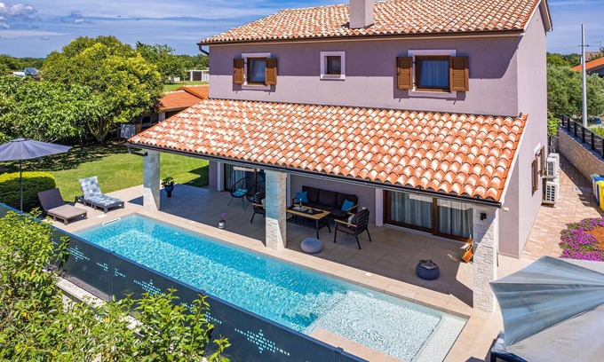 Liznjan House | Gorgeous home in Pula