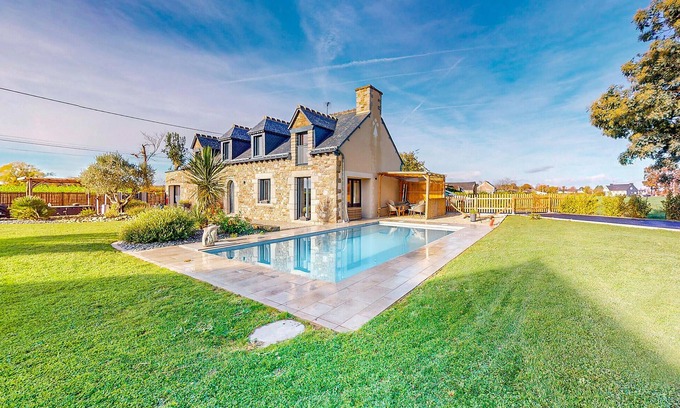 Quessoy House | Gorgeous home in Quessoy