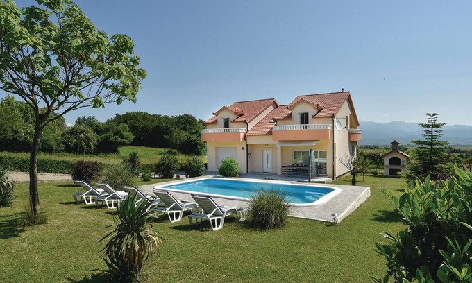 Sinj House | Gorgeous home in Sinj