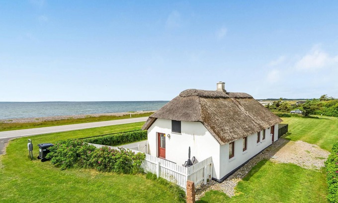 Thyholm House | Gorgeous home in Thyholm with kitchen
