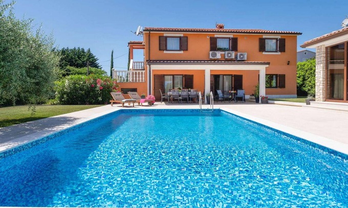 Valica House | Gorgeous home in Umag