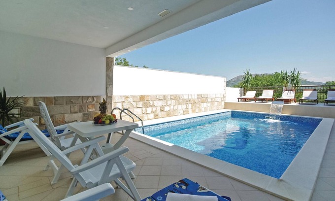 Vrgorac House | Gorgeous home in Umcani