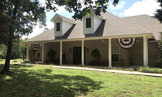 Pawhuska House | Gorgeous Home In Upscale Neighborhood - Room For The Whole Family 4 bedrooms!