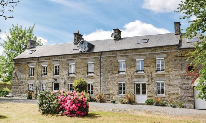 Vassy House | Gorgeous home in Vassy with kitchen