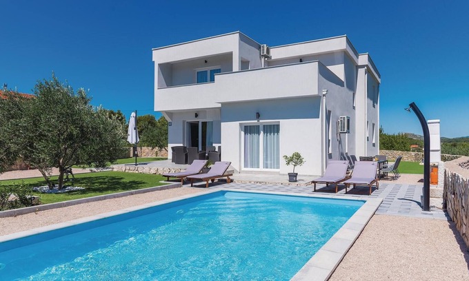 Zaton House | Gorgeous home in Zaton with WiFi
