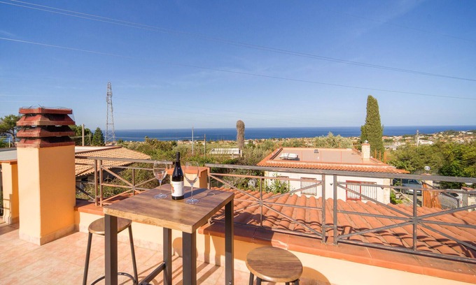 Altavilla Milicia House | Gorgeous home in Altavilla Milicia