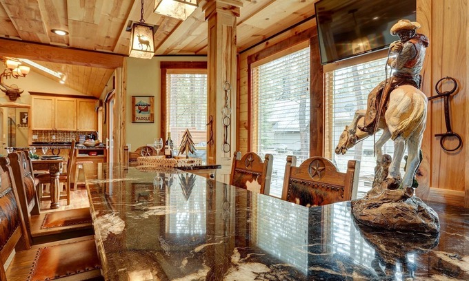 Sunriver House | Gorgeous home near golf and trails. AC, hot tub, fireplace, SHARC passes, bikes. Family destination.
