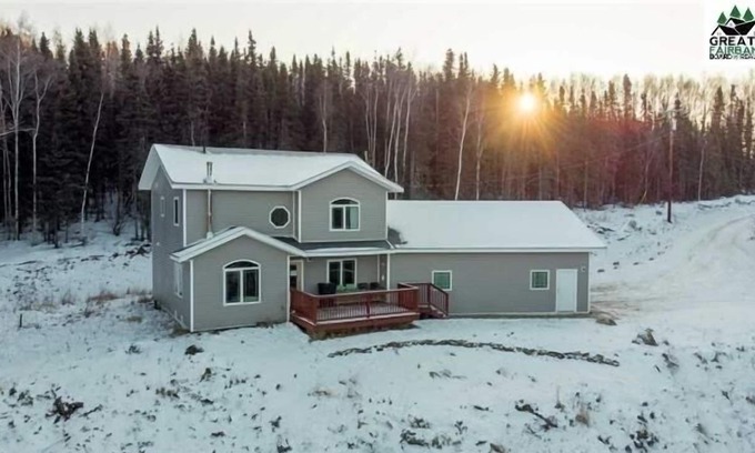 Ester House | Gorgeous Home on 6 Acres w/ Outdoor Decks - 20 Minutes to Fairbanks!