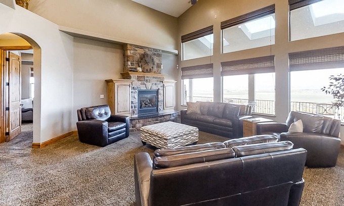 Cedar City House | Gorgeous home w/private pool & hot tub/patio/balcony/home theater - near lakes!
