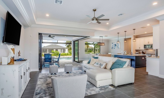 Trafalgar House | Gorgeous home with heated pool, lanai, grill, and washer/dryer