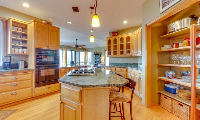 White Salmon House | Gorgeous home with private hot tub, Columbia River Gorge views & deck