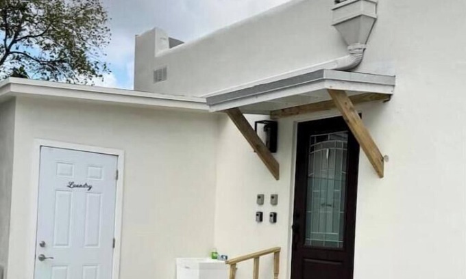 West Little Havana House | Gorgeous House near Miami Airport + Free parking