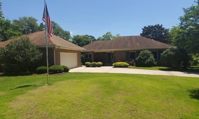 Sunset Beach House | Gorgeous house on pond 4 minute drive to beach