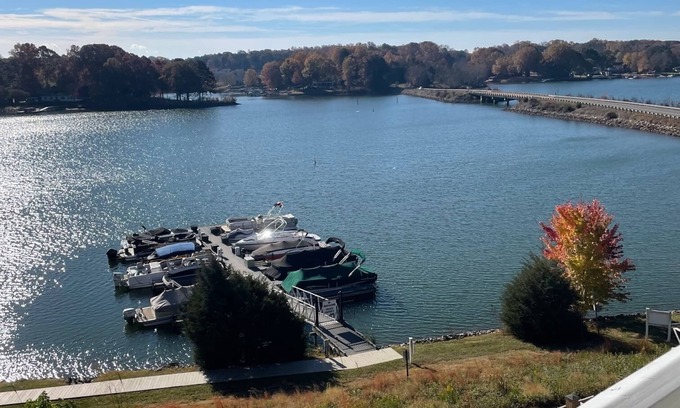 Mount Mourne Condo | Gorgeous Lake Norman Waterfront Penthouse