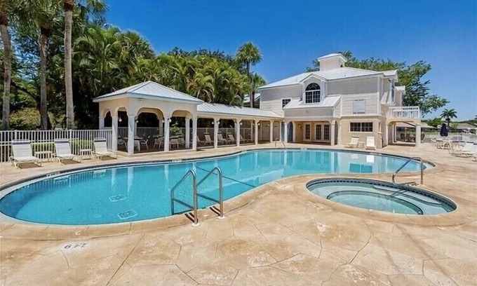 North Naples Condo | GORGEOUS - LAKEFRONT CARRIAGE HOME-1ST FLOOR LIVING-2 BED/2 BATH-2 POOLS