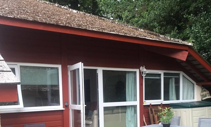 Llanteg House | Gorgeous lodge, Amroth, 10 minutes from Tenby