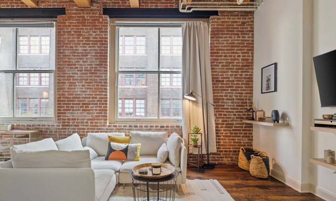 Garment District Condo | Gorgeous Loft - Heart of the Garment District!