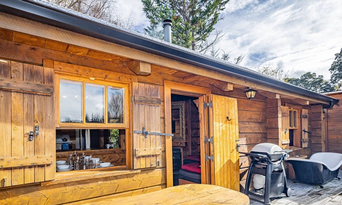 Ohakune House | Gorgeous Log Cabin - Ohakune Holiday Home