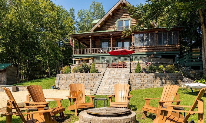 Farmington House | GORGEOUS log home with hot tub and private beach on peaceful Baxter Lake in NH