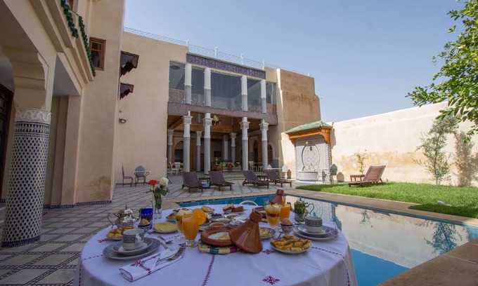 Talaa Bed & Breakfast | Gorgeous Luxurious Twin Room at Palais Houyam Pool