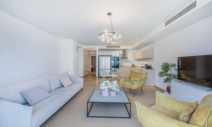 Jerusalem City Centre Apartment | ★Gorgeous MAMILLA 2 BR ★ VIEW balcony ★ Parking ★