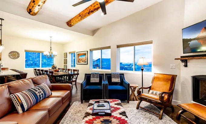 Moab South Valley House | Gorgeous Moab Retreat with Red Rock and La Sal Mountain Views - South Valley