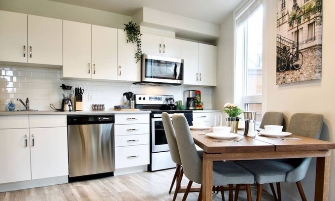 Winnipeg Condo | Gorgeous Modern 2BD Condo Heart of Wpg Coffee Location