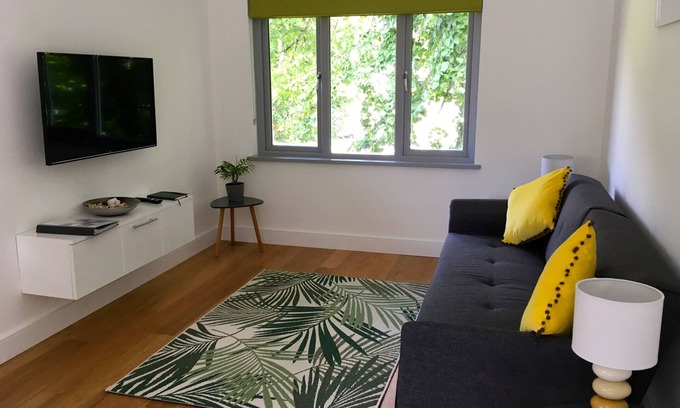 Millbrook Apartment | Gorgeous modern flat with free parking & private court yard