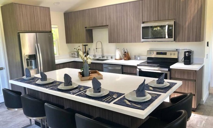 West Ridge House | Gorgeous, Modern Guest House Near Rancho Santa Fe