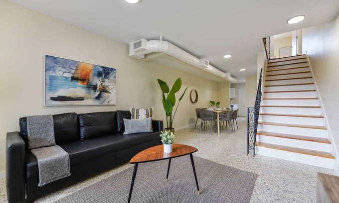 Northeast Miami House | Gorgeous Monthly Stay Close to Miami Beach