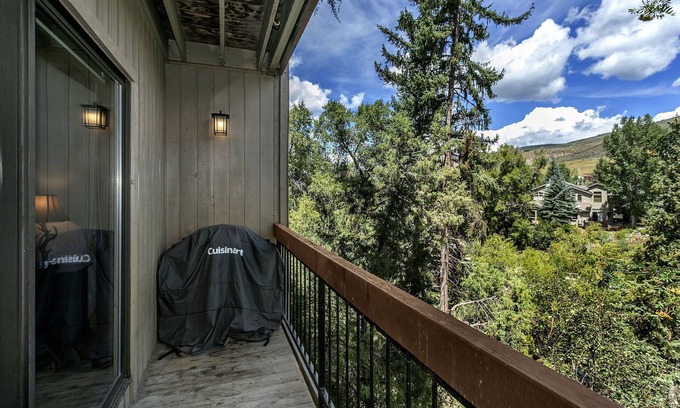 Eagle-Vail Condo | Gorgeous Mountain Chic Condo, Pool & Hot Tub, Short Drive to Resorts