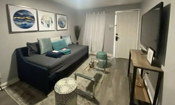 Gladeview House | Gorgeous newly remodeled 5 Bedroom home - sleeps12
