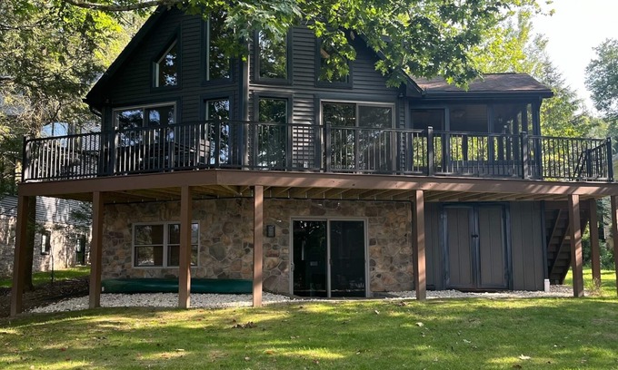Drums Cabin | Gorgeous, newly removated 5-bedroom LAKEFRONT Lodge!