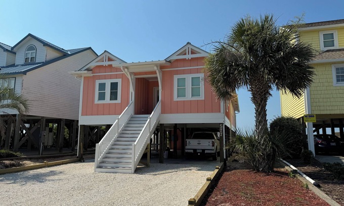 Holden Beach House | Gorgeous oceanfront Beach Cottage. 4 BR/4 Bath sleeps 8 all on a single level!